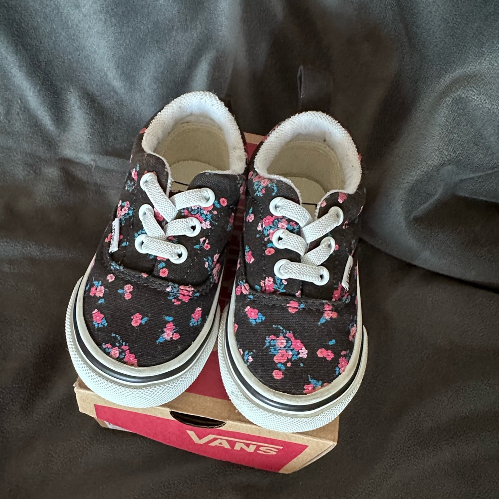 Vans Toddler Size 4T Era Elastic Lace Disty Floral